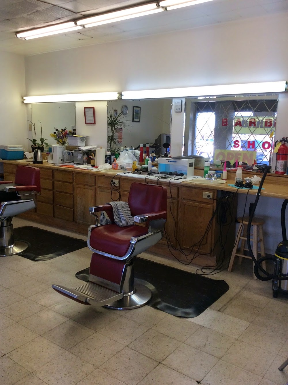 Lee’s Barber Shop